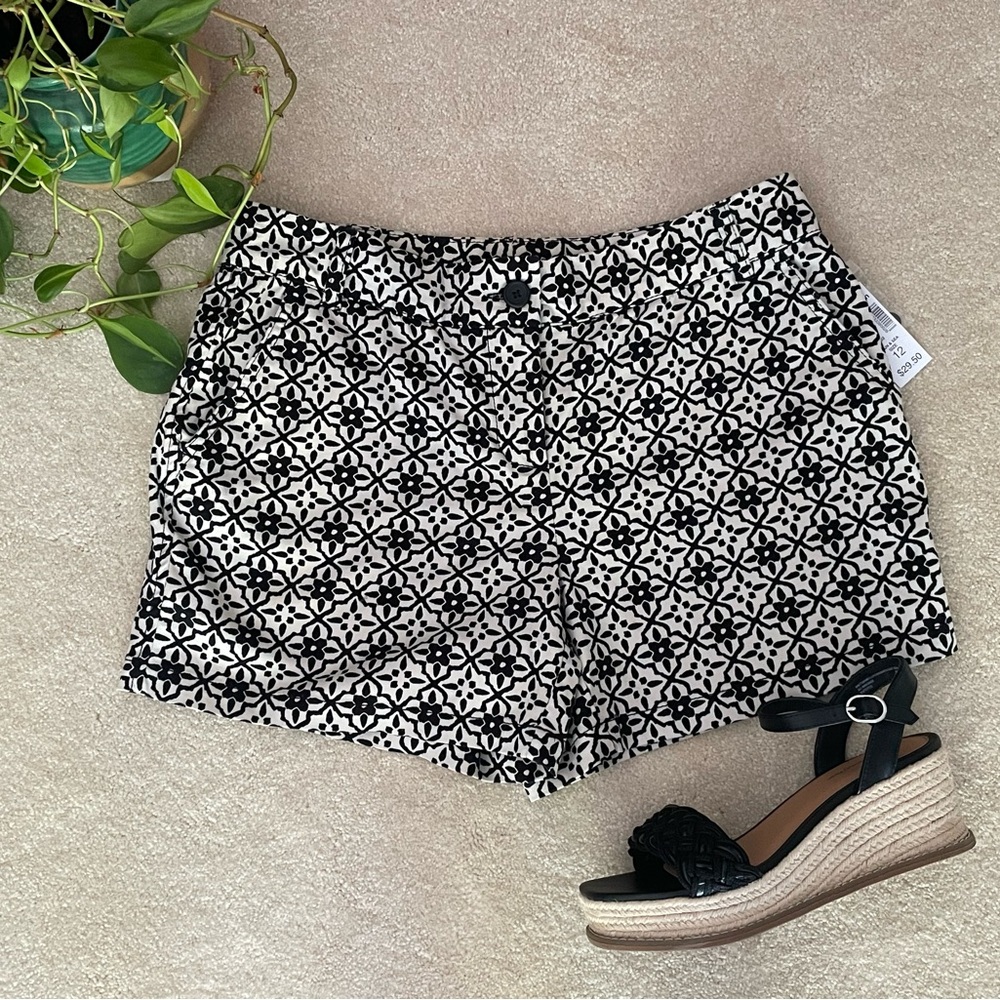 Size 12 Cute black and white patterened shorts